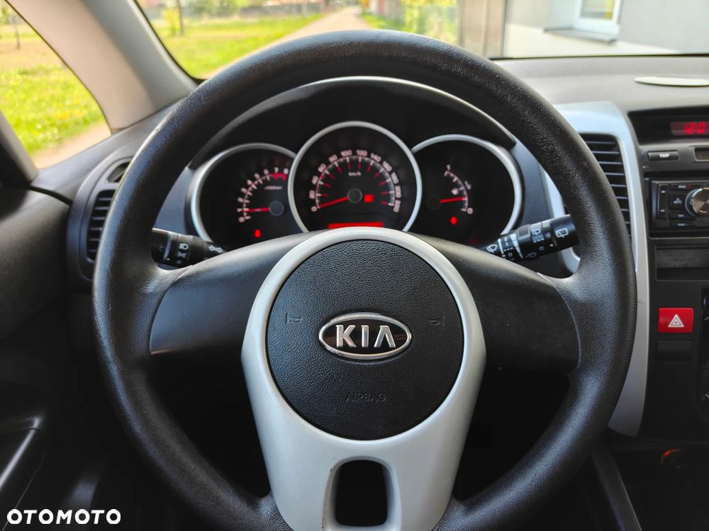 Kia Venga 1.4 CVVT Fifa World Cup Edition - 24