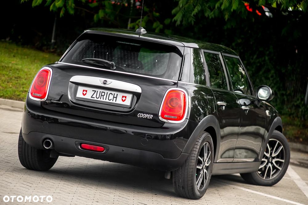 MINI Cooper Essential Trim - 16