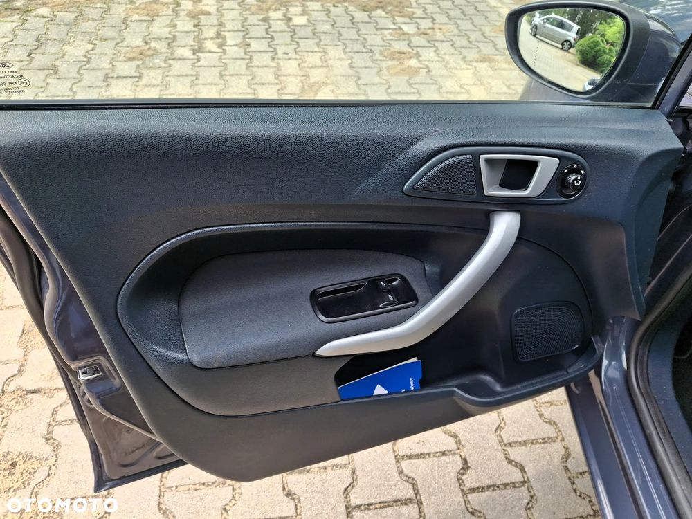 Ford Fiesta 1.25 Champions Edition - 11