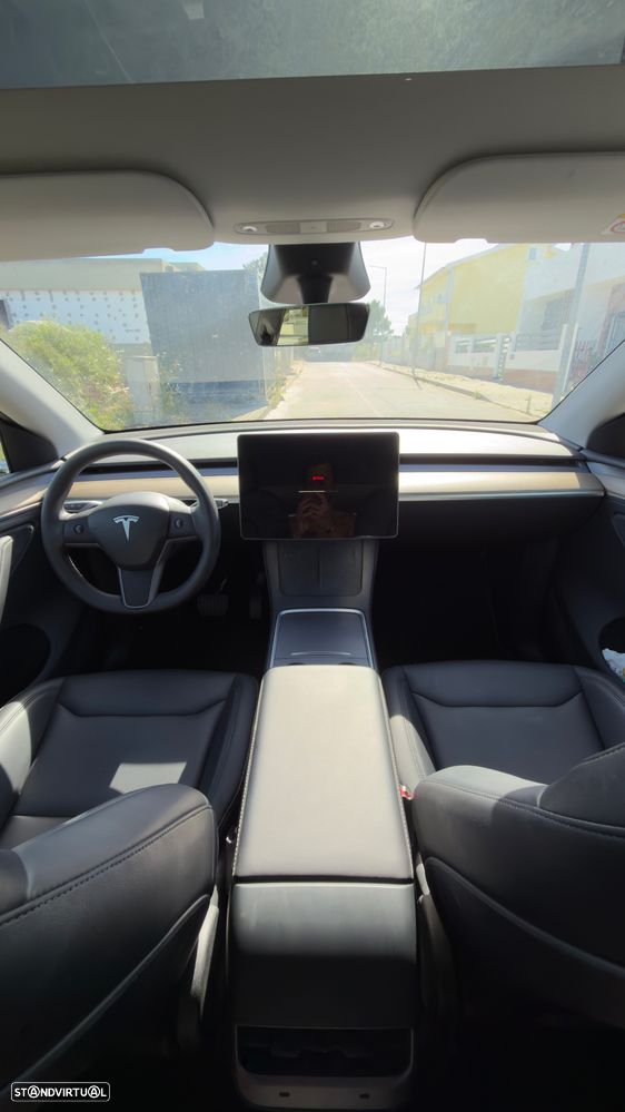 Tesla Model Y - 9