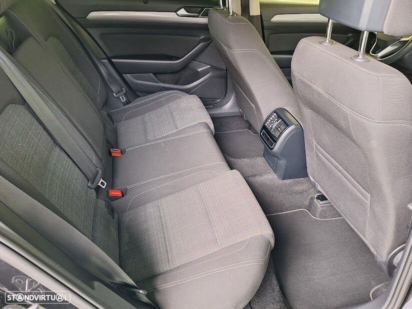 VW Passat Variant 2.0 TDi Business DSG - 14