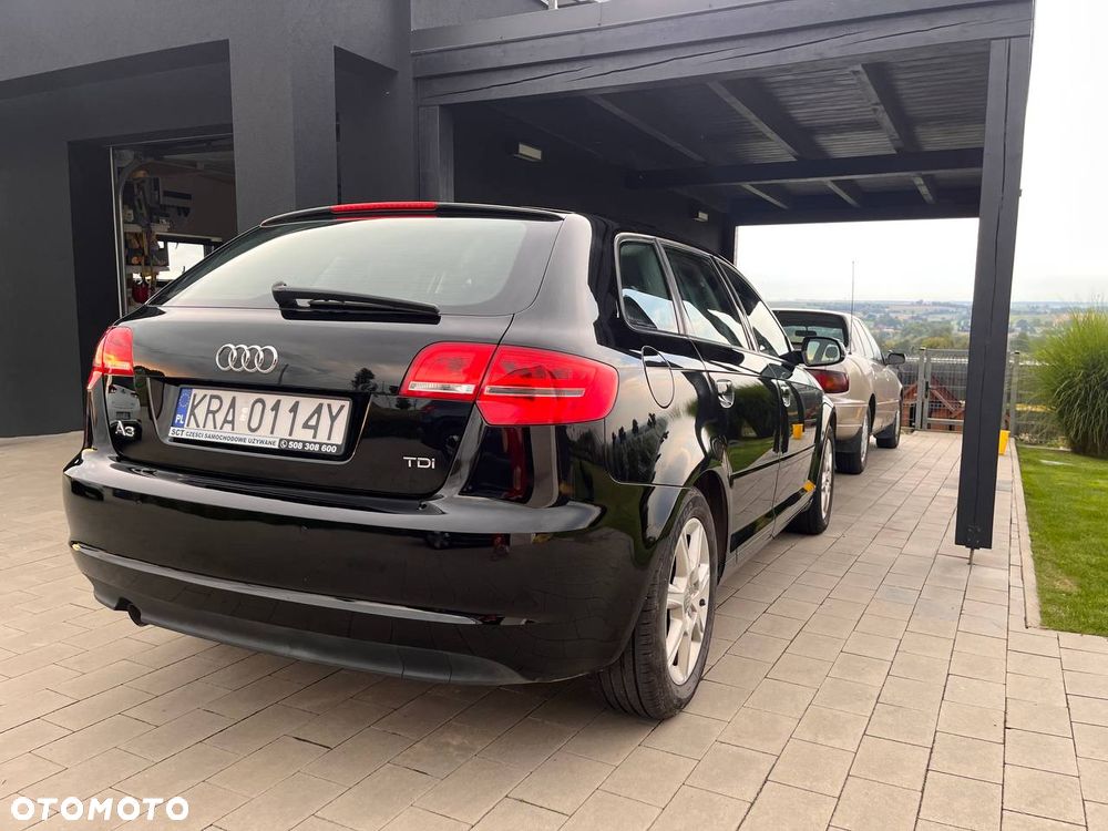 Audi A3 Sportback 1.6 TDI DPF Ambiente - 2