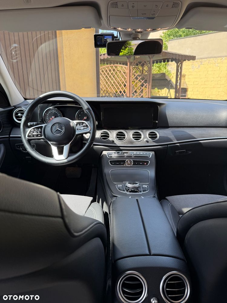 Mercedes-Benz Klasa E 200 4-Matic 9G-TRONIC - 11