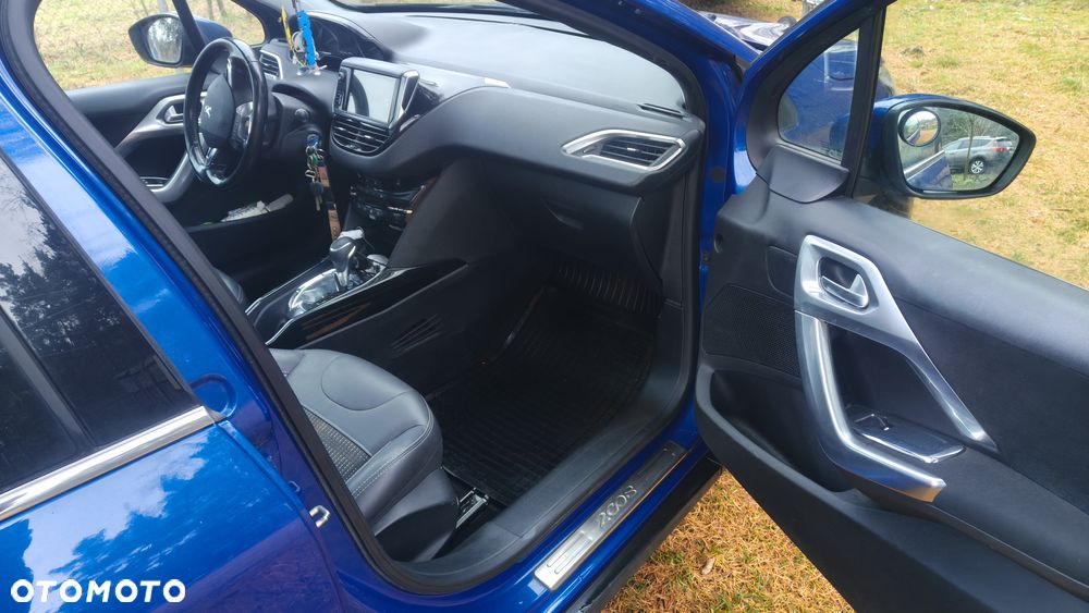 Peugeot 2008 1.2 Pure Tech GPF Allure S&S EAT6 - 11