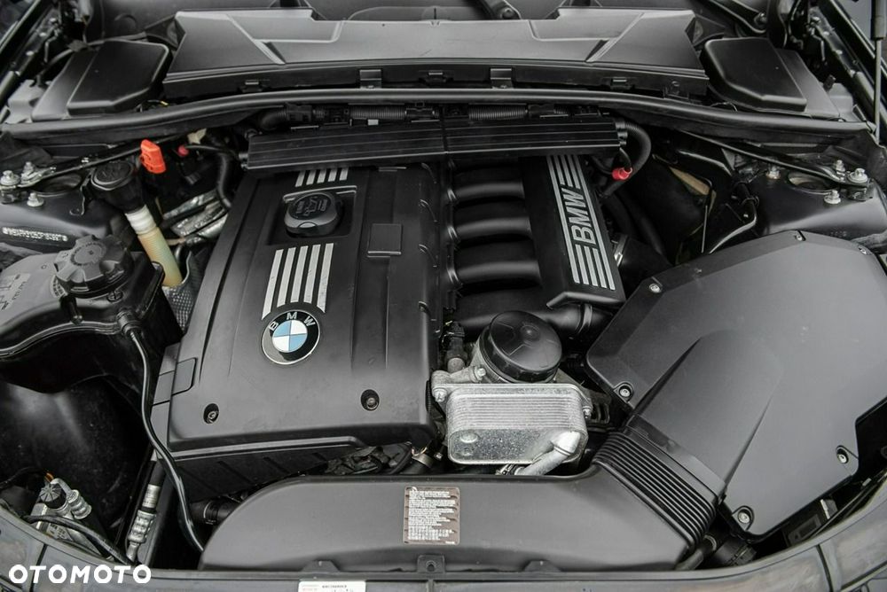 BMW Seria 3 325i Edition Sport - 29