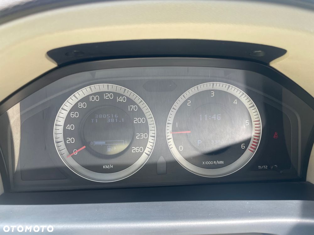 Volvo XC 70 D5 AWD Momentum - 3