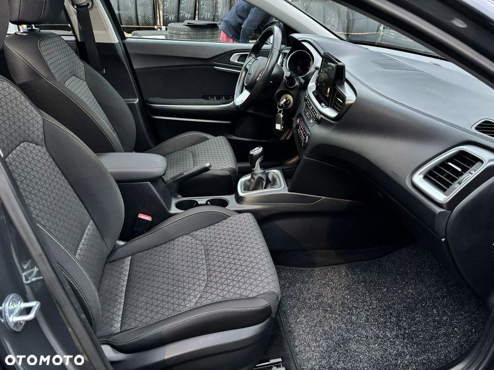 Kia Ceed - 23