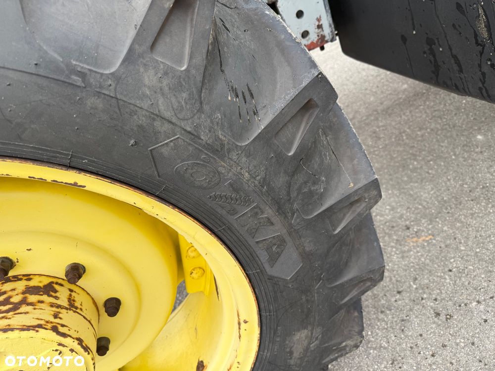 John Deere 6300 / NISKIE MOTOGODZINY / NOWE OPONY / ŁADOWACZ PRZEDNI / DODATKOWY OSPRZĘT / Z FRANCJI / STAN BDB / / / - 10