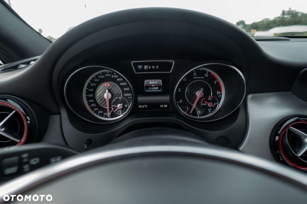 Mercedes-Benz GLA - 12