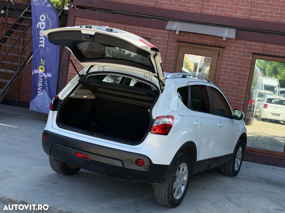 Nissan Qashqai 2.0 dCi DPF tekna - 26