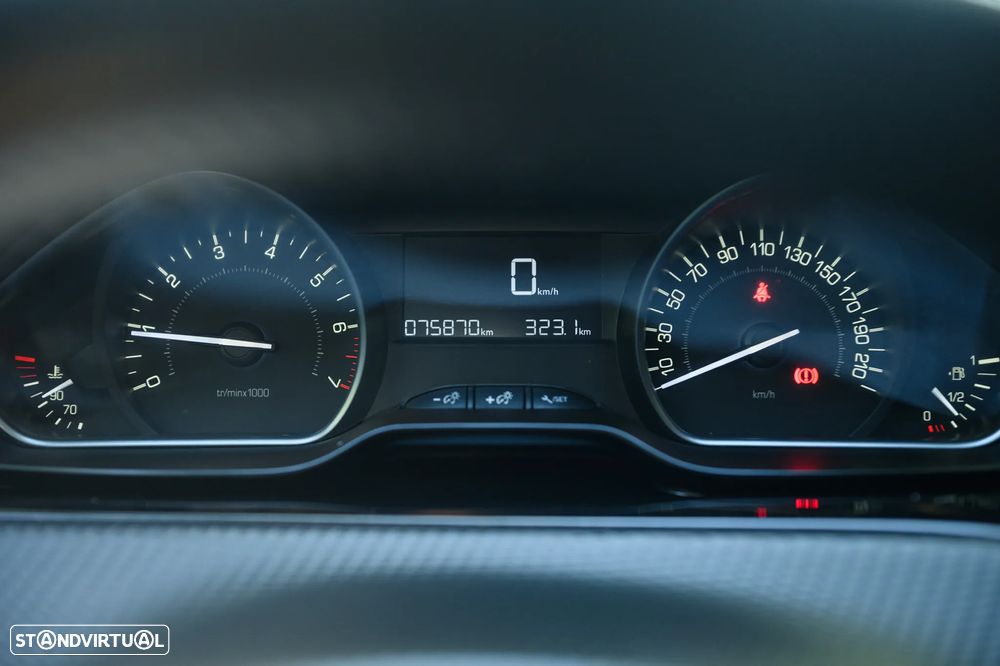 Peugeot 208 1.2 PureTech Signature - 36