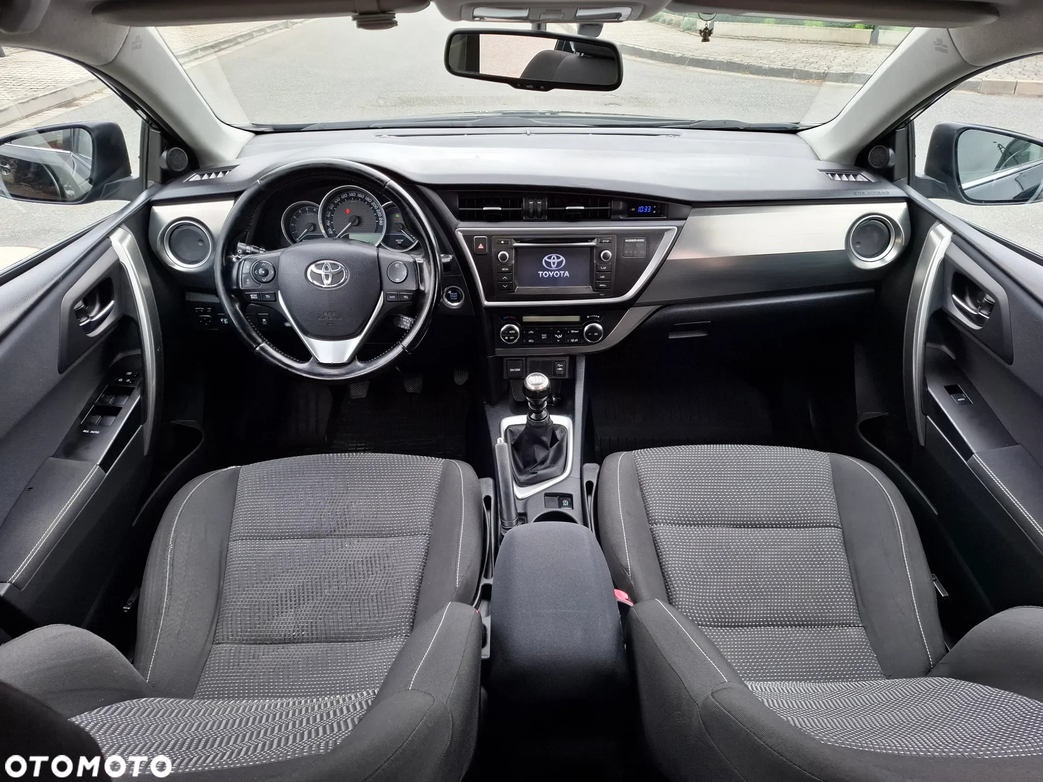 Toyota Auris 2.0 D-4D Touring Sports Life Plus - 18