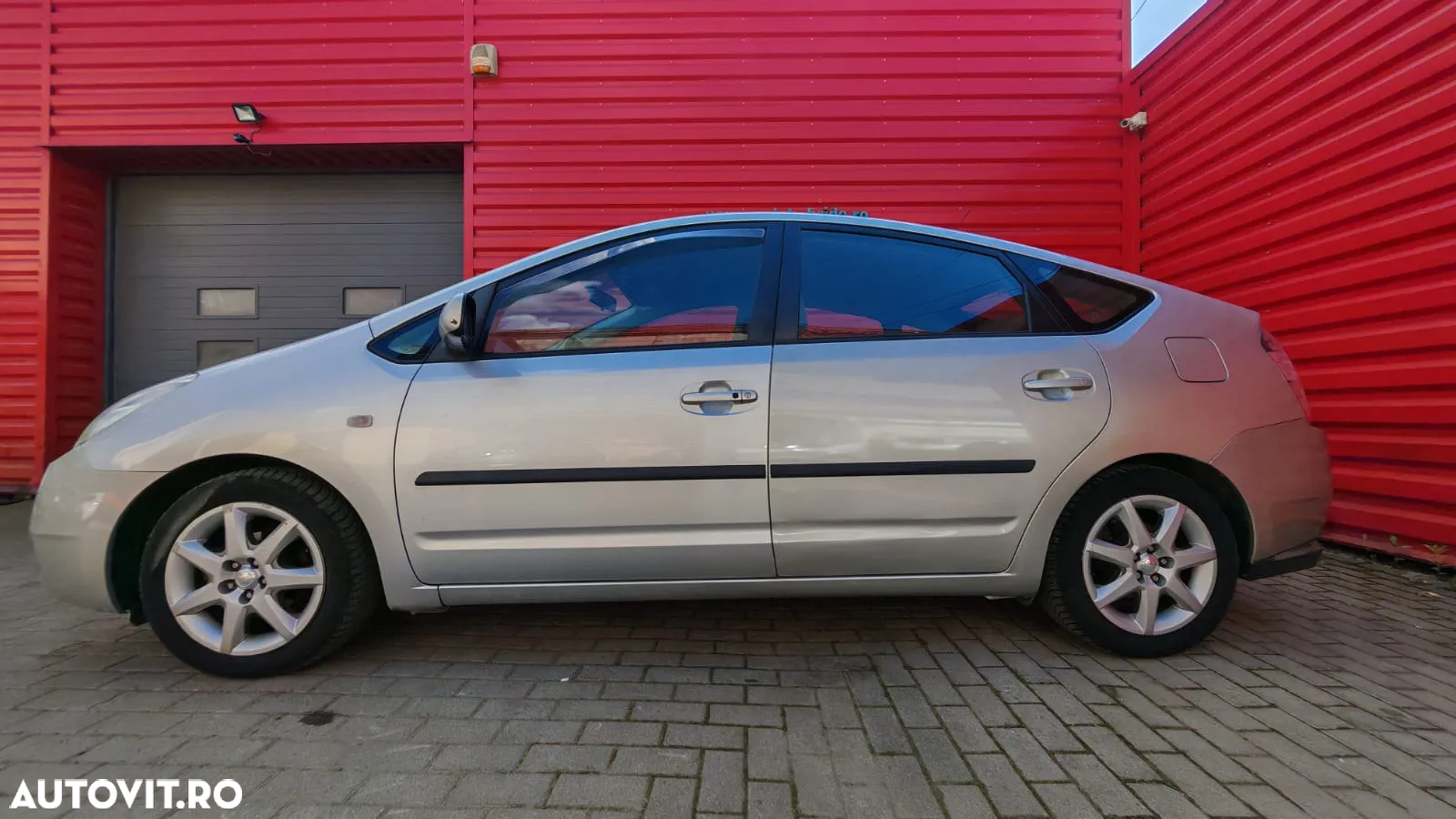 Toyota Prius (Hybrid) Executive - 12