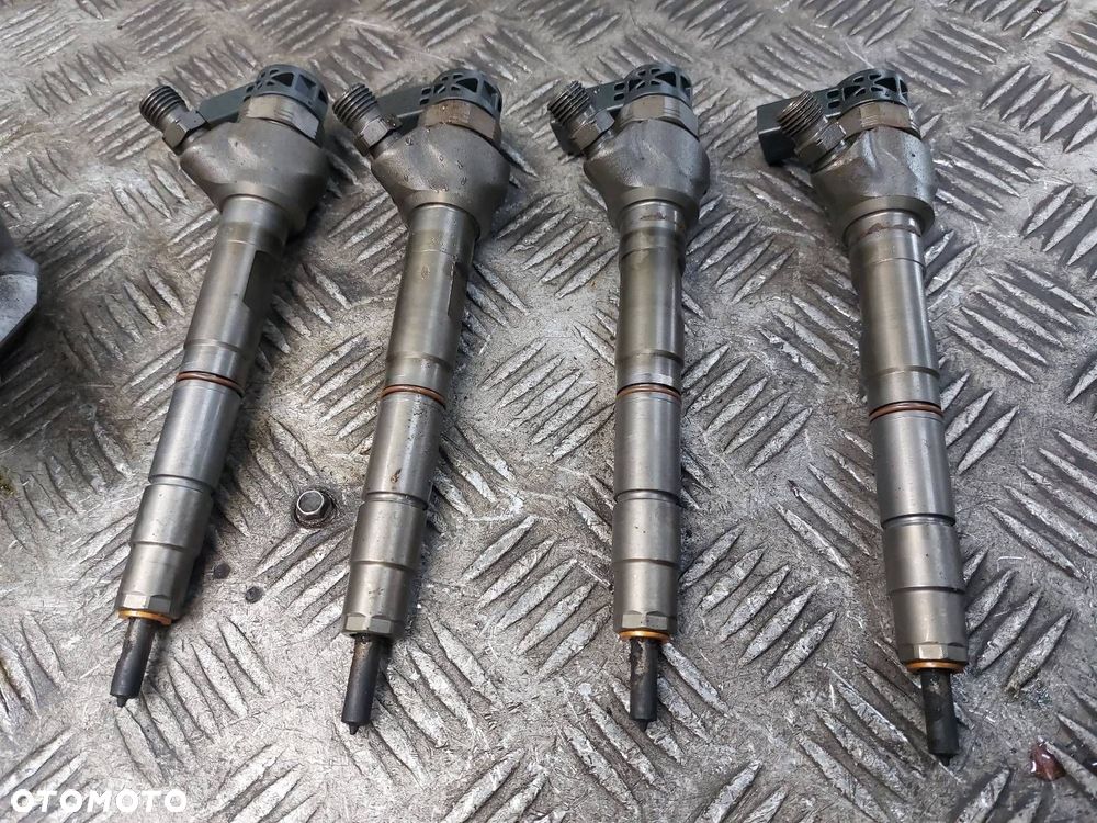 POMPA WTRYSKOWA + WTRYSKIWACZE AUDI A6 C7 2.0 TDI 03L130755AC 03L130277J - 2