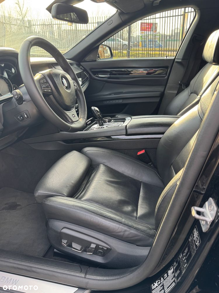 BMW Seria 7 740d xDrive - 13