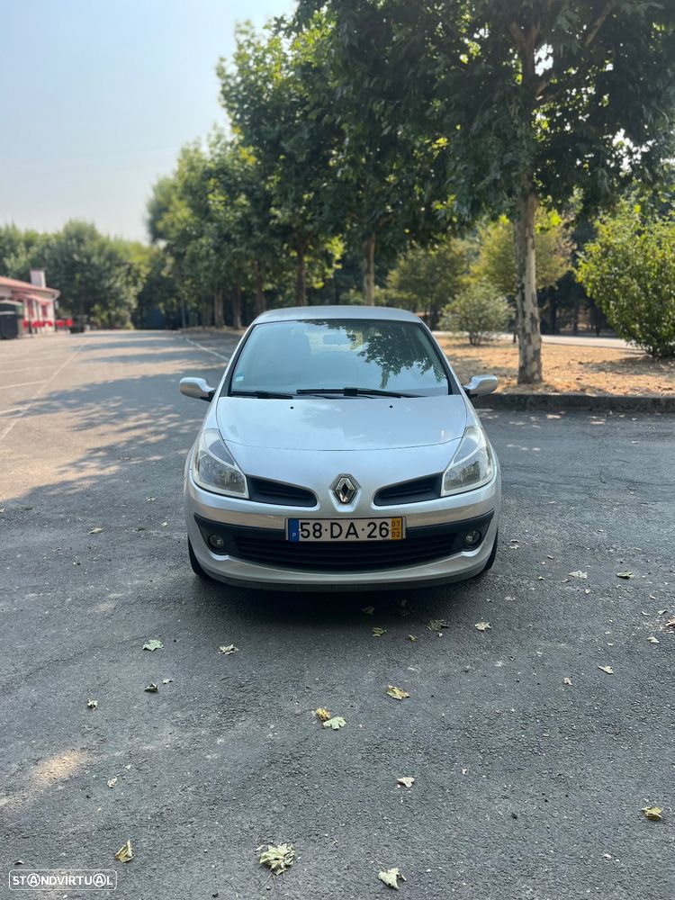 Renault Clio 1.2 16V Confort - 2