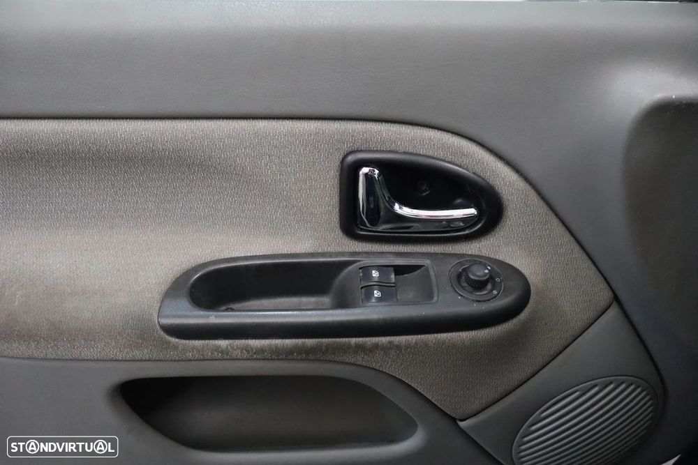 Renault Clio - 18
