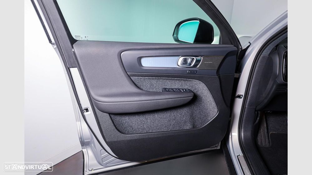 Volvo XC 40 2.0 B3 Plus Dark - 18