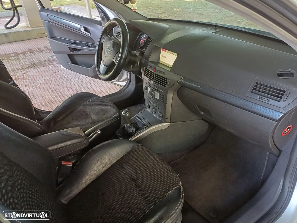 Opel Astra 2.0 T Cosmo - 29