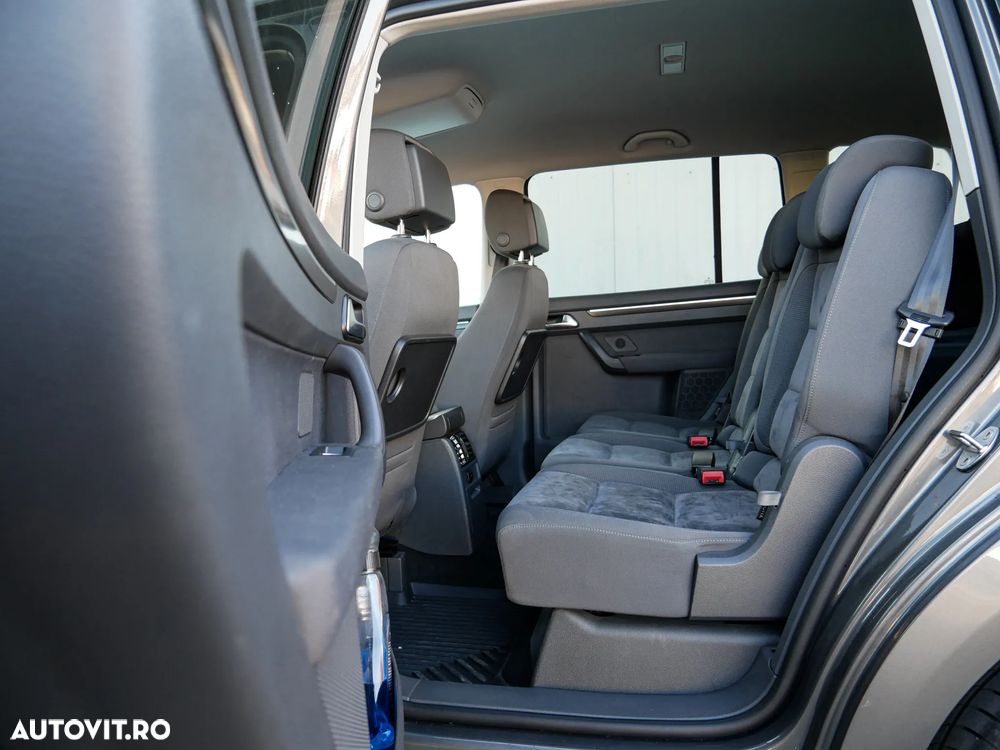 Volkswagen Touran - 18