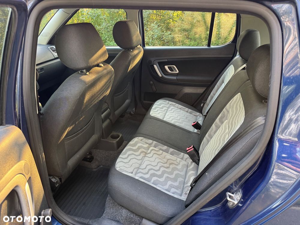 Citroën C4 1.4 16V X - 8