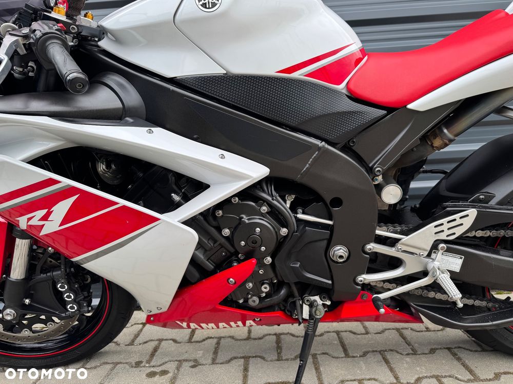 Yamaha R1 - 15