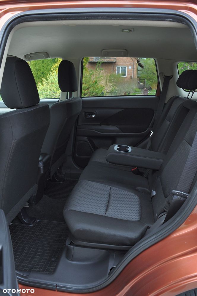 Mitsubishi Outlander 2.0 2WD SUV-Star - 22