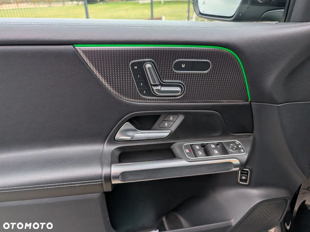 Mercedes-Benz GLB - 13