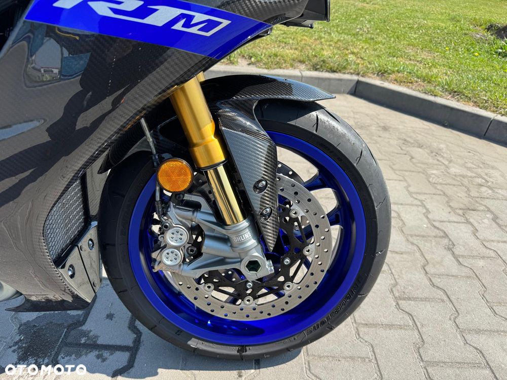 Yamaha R1 - 18