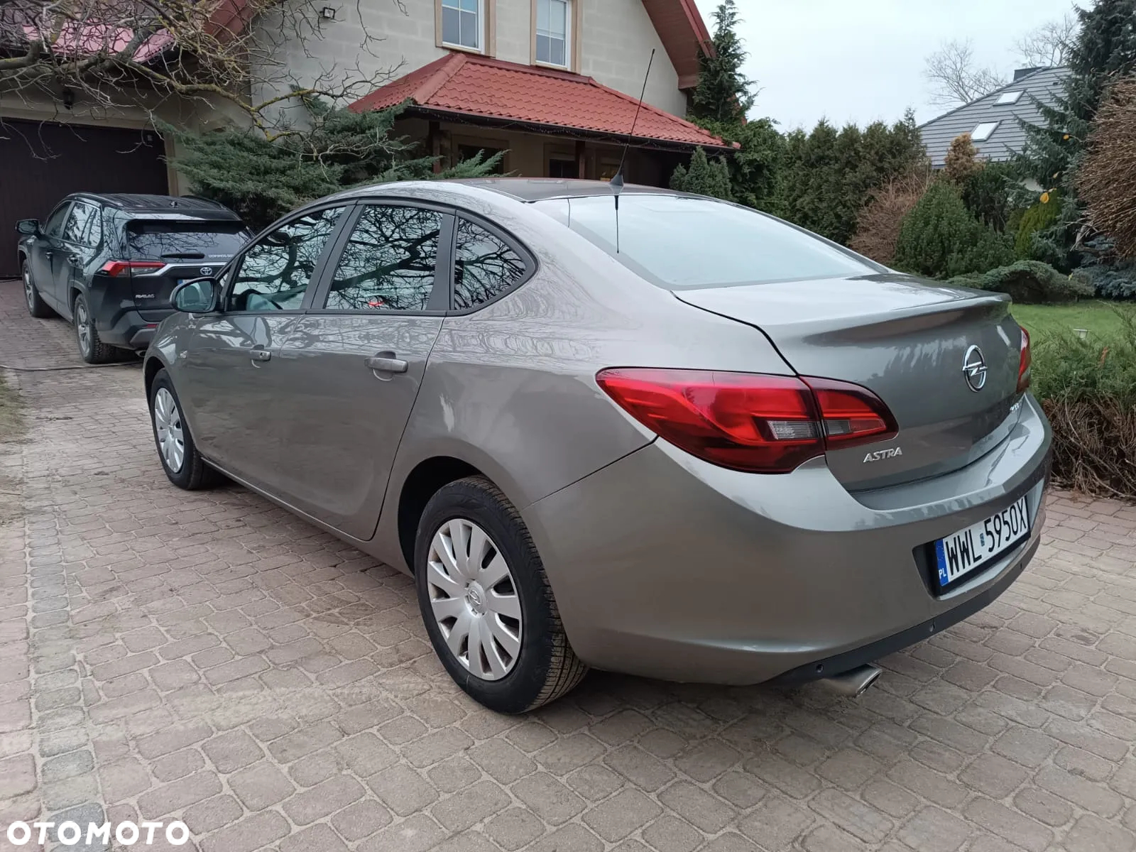 Opel Astra IV 1.4 T Cosmo - 6