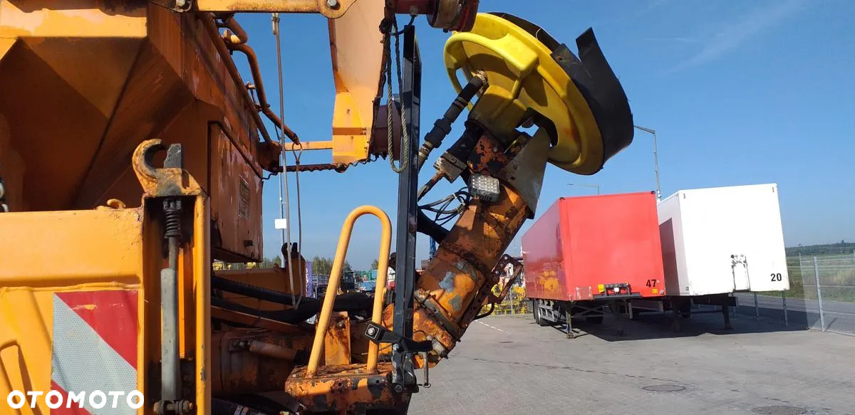 Mercedes-Benz SAMOCHÓD CIĘŻAROWY MERCEDES BENZ 1832 ACTROS - WYWROTKA Z PIASKARKO - SOLARKĄ I PŁUGAMI - 21