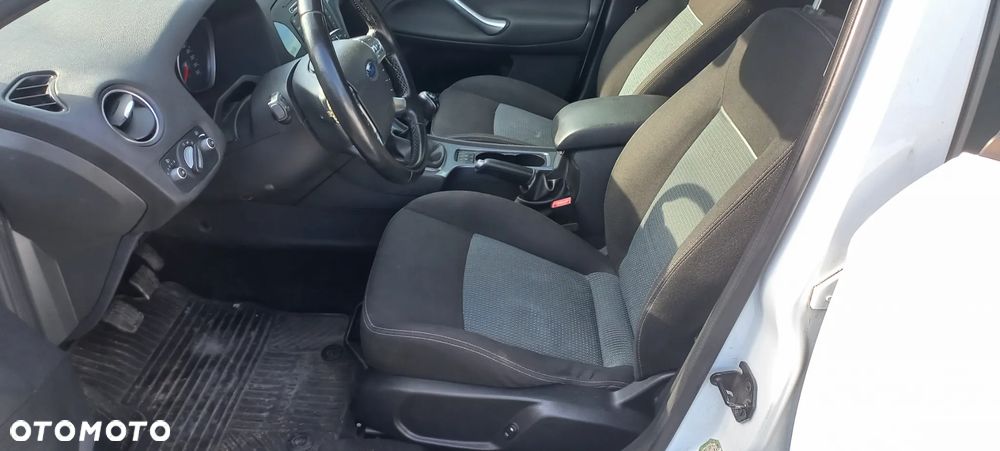 Ford Mondeo 2.0 TDCi Ambiente - 12