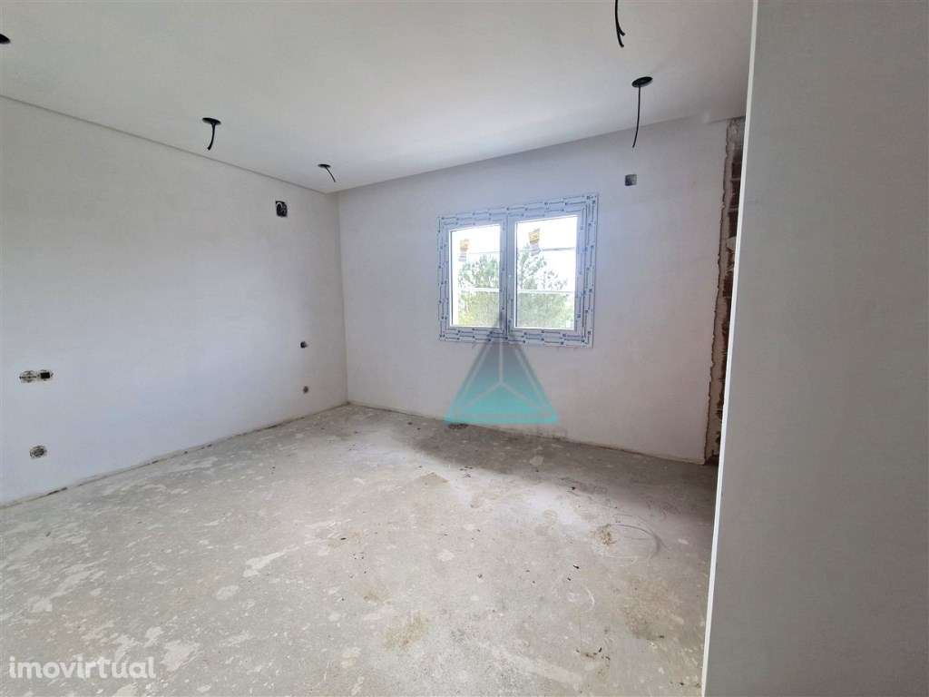 Moradia Isolada * * 5 Assoalhadas * * * Piscina - Grande imagem: 4/9