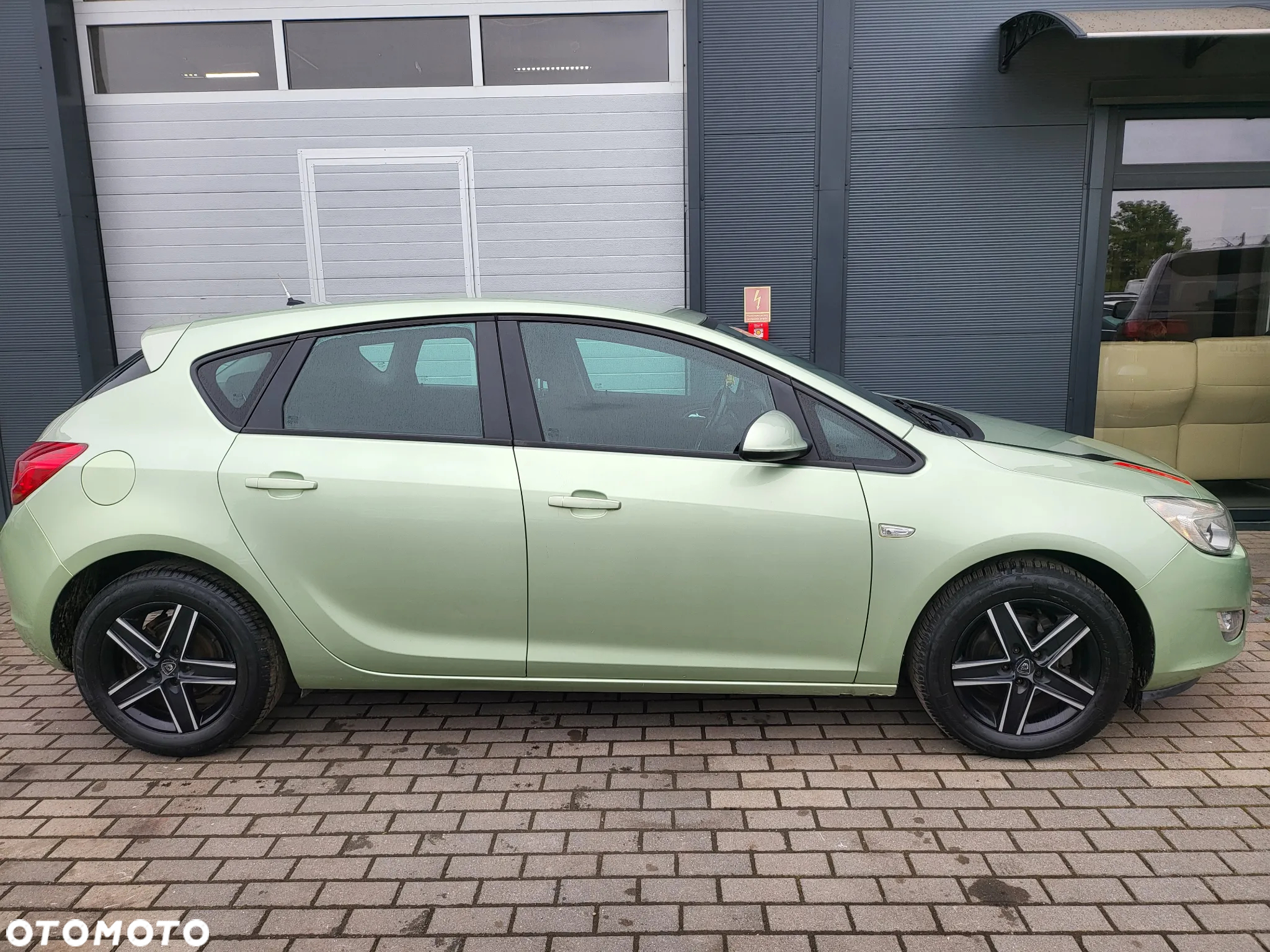 Opel Astra 1.4 Turbo Color Edition - 32
