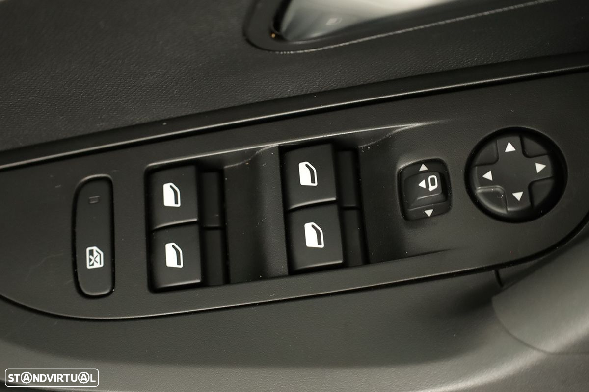 Peugeot 2008 1.2 PureTech Allure - 19
