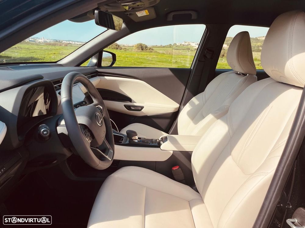 Lexus LBX Elegant - 26