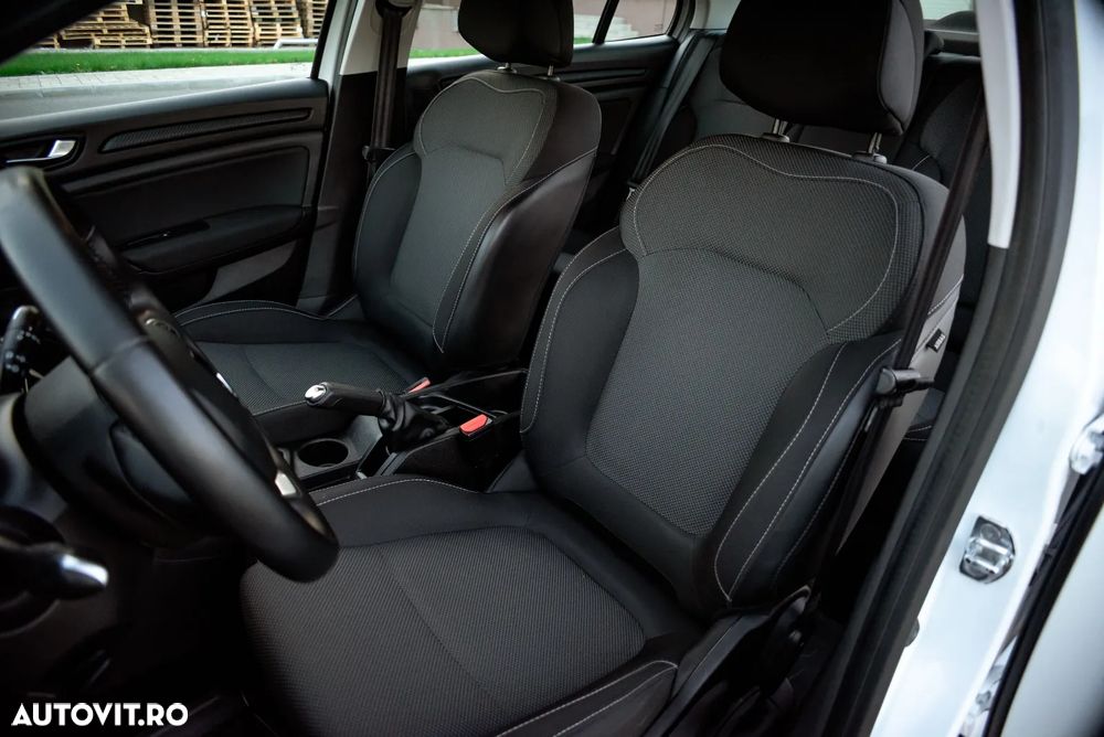 Renault Megane TCE 114 GPF Zen - 13