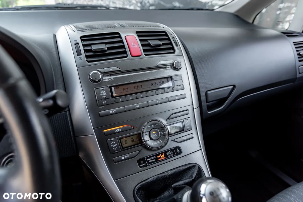 Toyota Auris 1.33 VVT-i Terra - 29