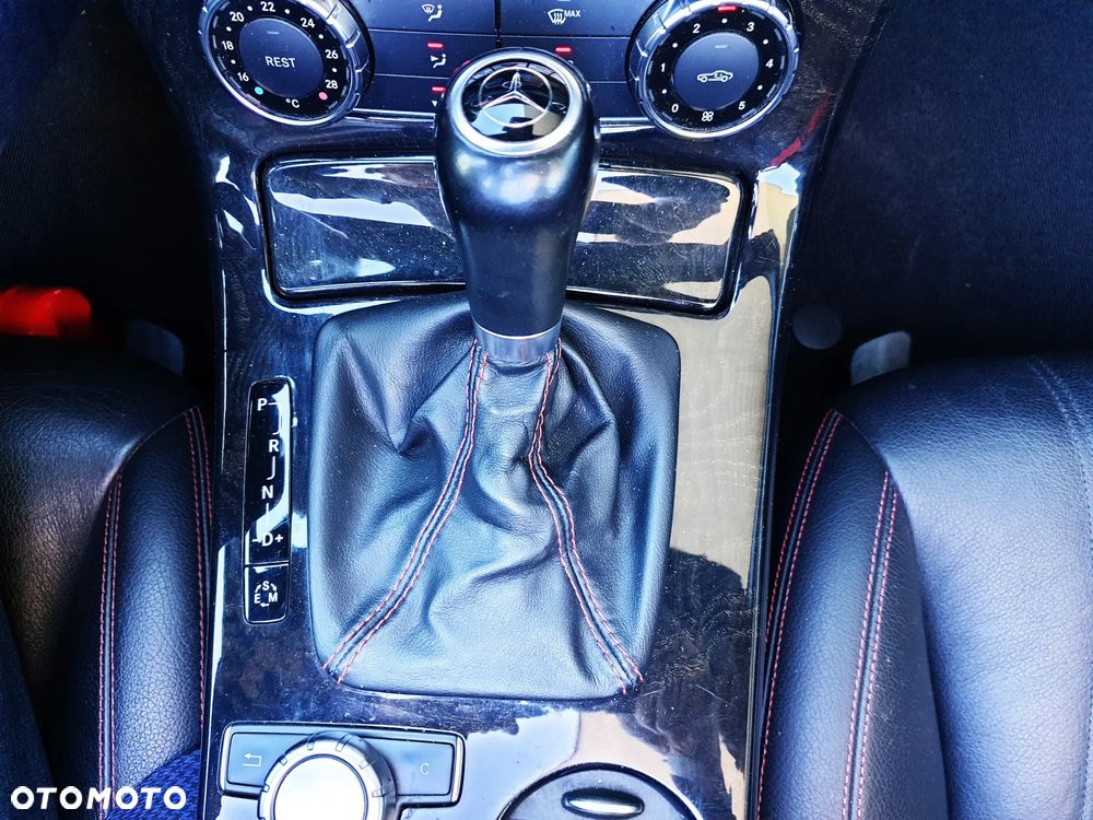 Mercedes-Benz SLK 250 (BlueEFFICIENCY) 7G-TRONIC - 23