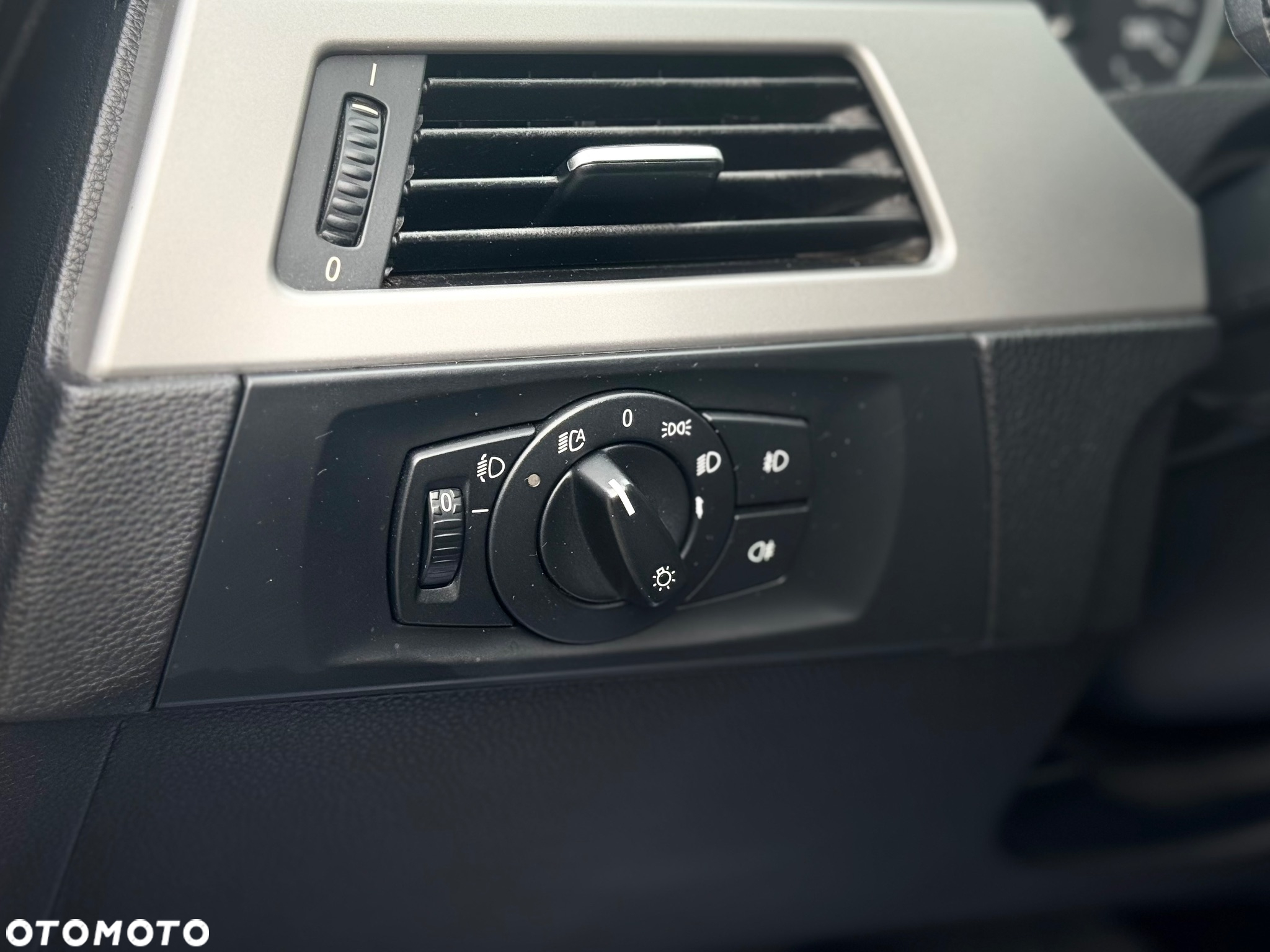 BMW Seria 3 318i Touring - 12