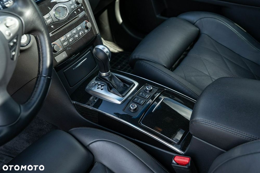 Infiniti QX70 - 23