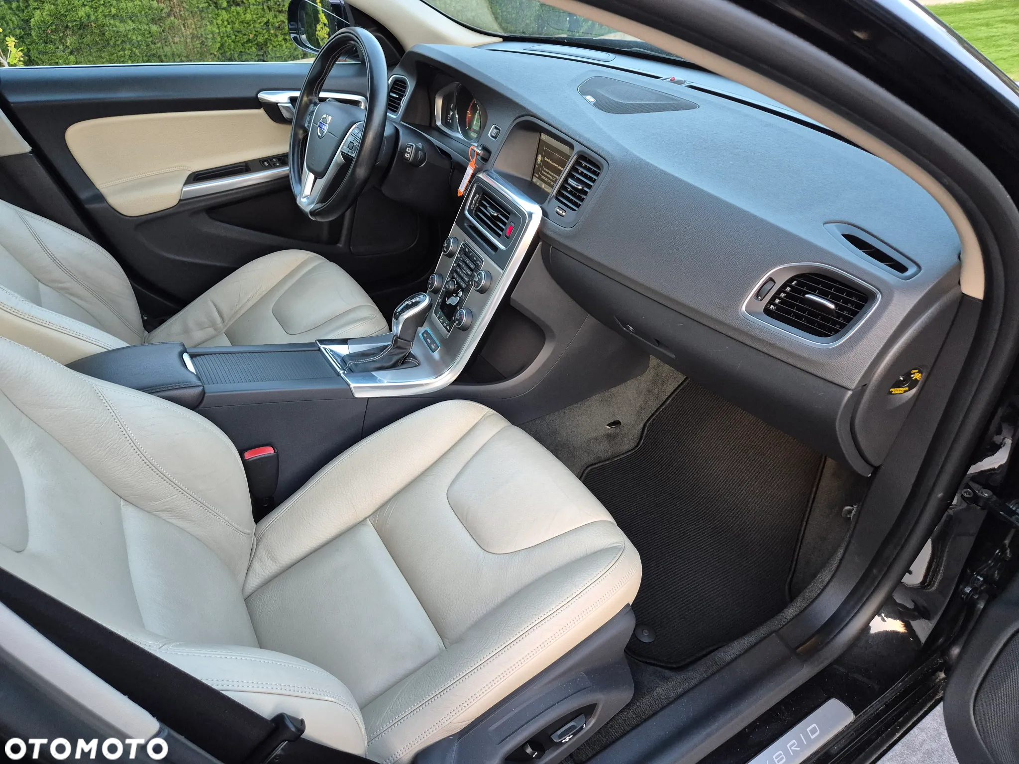 Volvo V60 D6 Plug-In-Hybrid AWD Geartronic Summum - 8