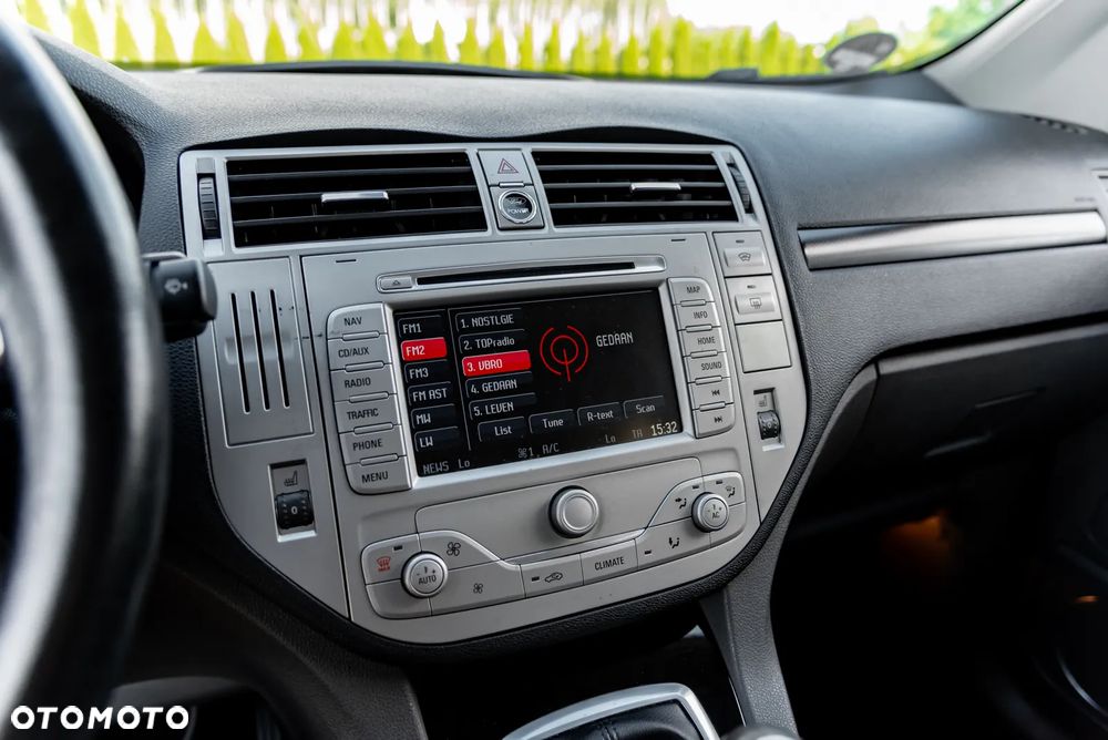 Ford Kuga 2.0 TDCi 2x4 Titanium - 32