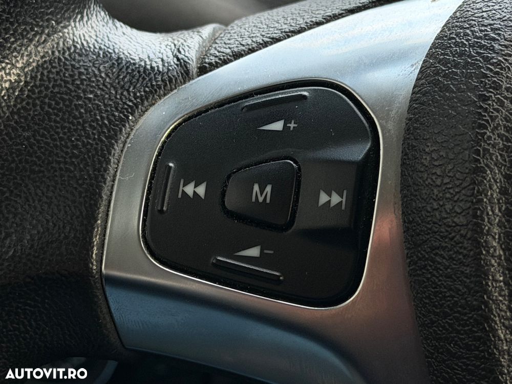 Ford Tourneo Courier 1.0 EcoBoost S&S Trend - 28