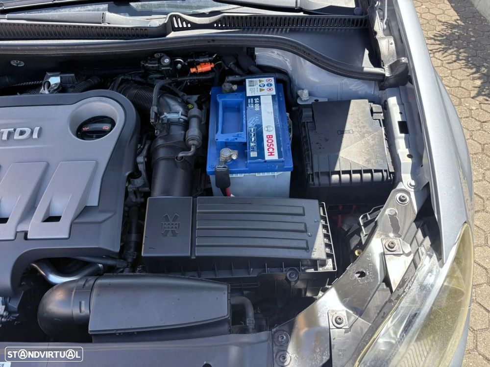 VW Golf 2.0 TDi Highline DSG - 17
