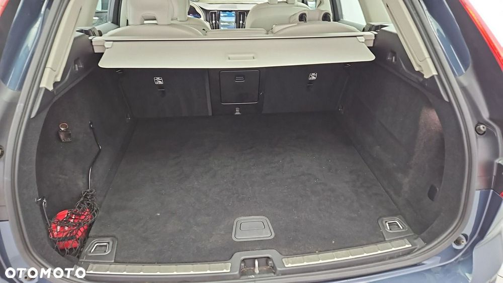 Volvo XC 60 B5 B AWD Plus Bright - 23