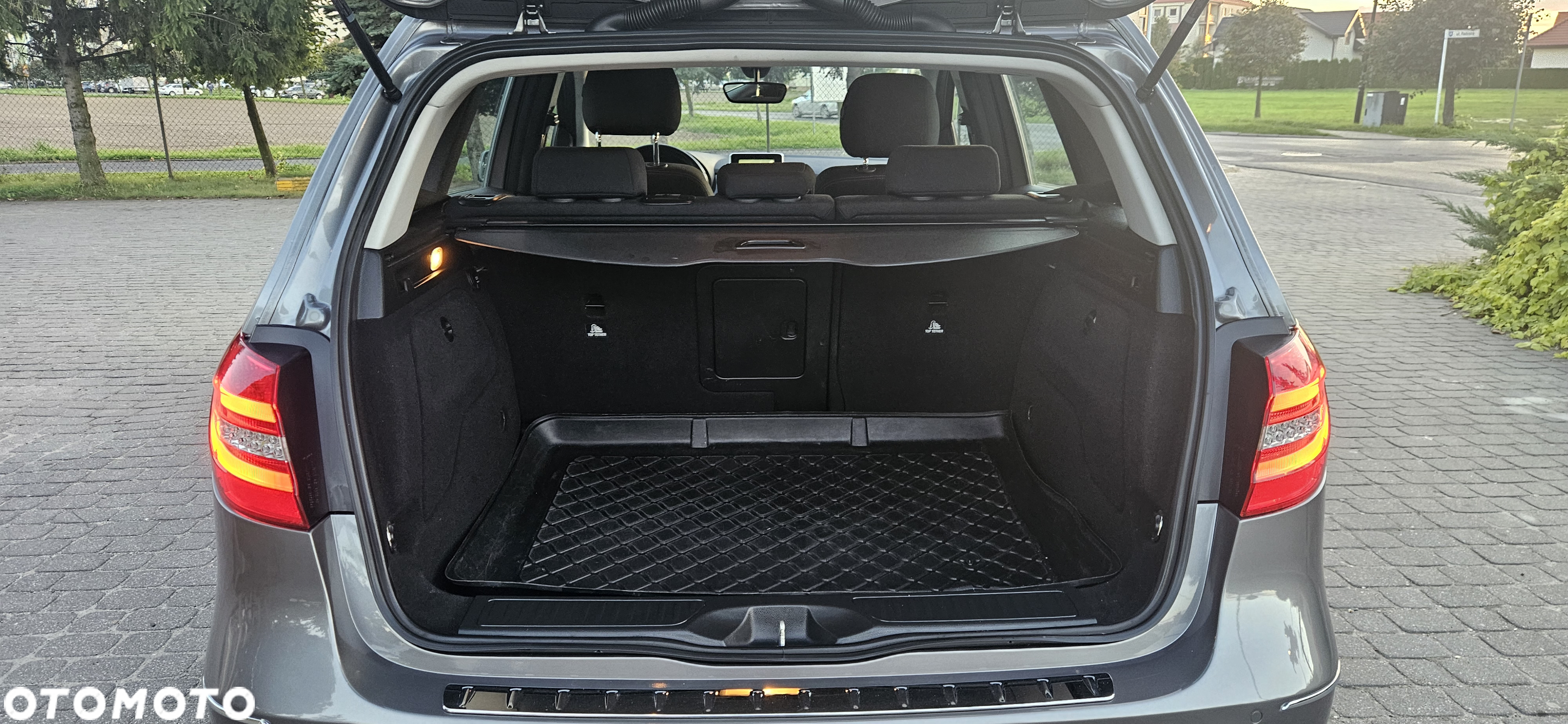Mercedes-Benz Klasa B 180 BlueEFFICIENCY Edition - 38