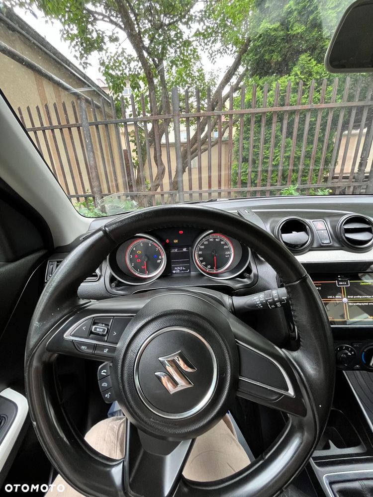 Suzuki Swift 1.2 Premium Plus - 3