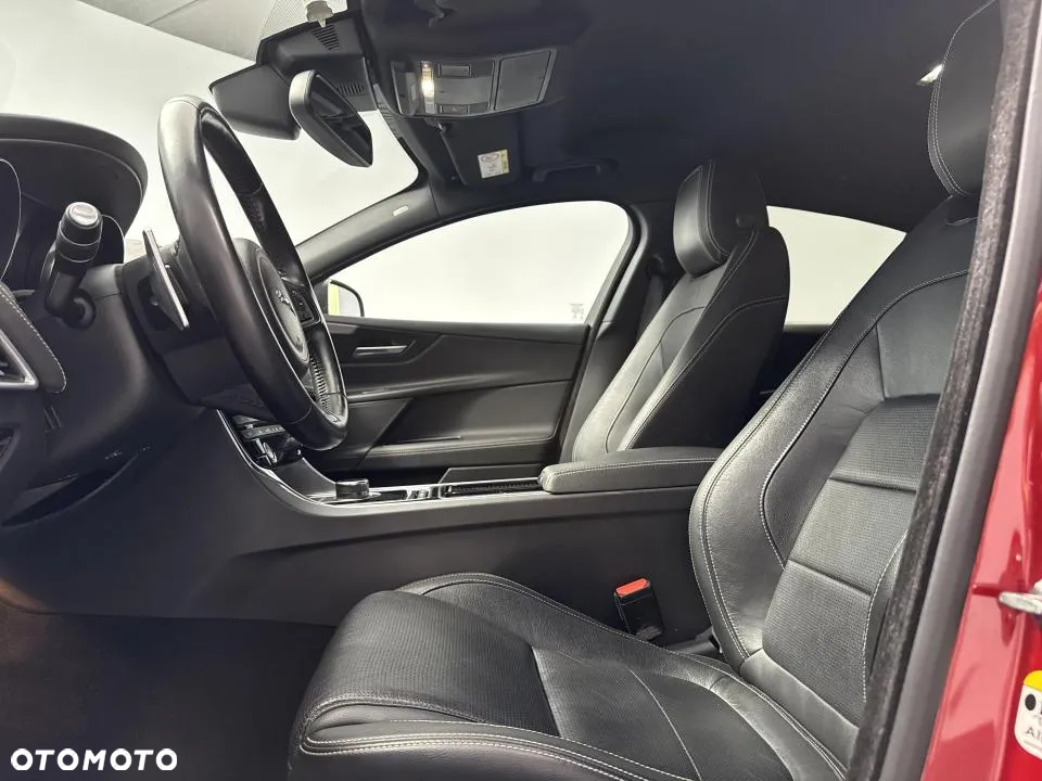 Jaguar XE 2.0 D AWD R-Sport - 11