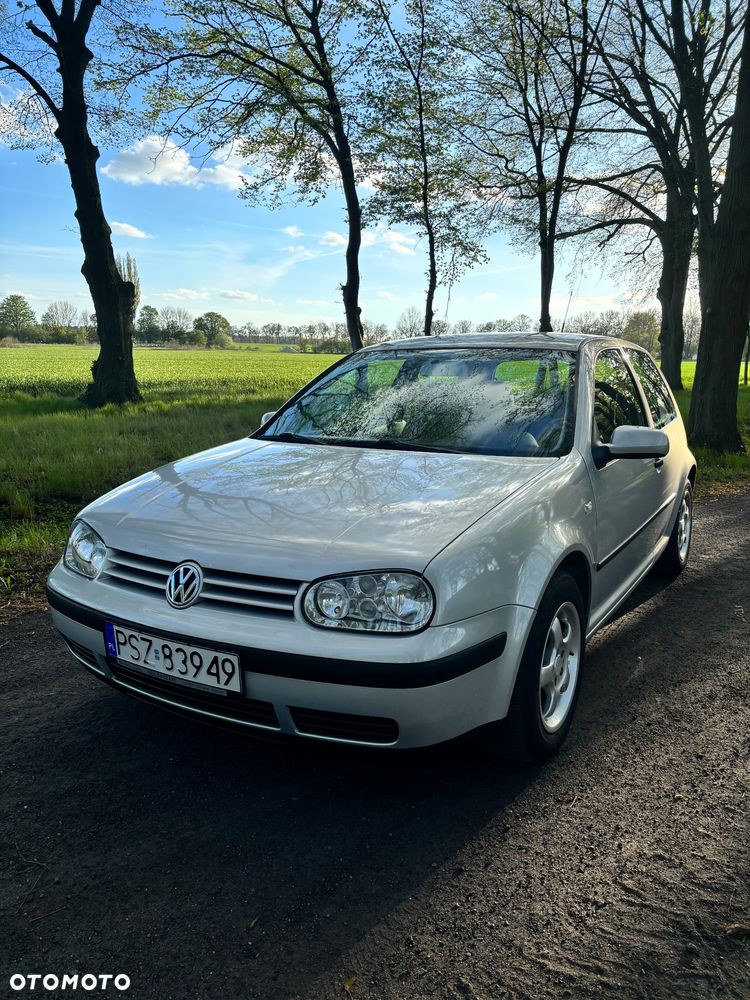 Volkswagen Golf - 1